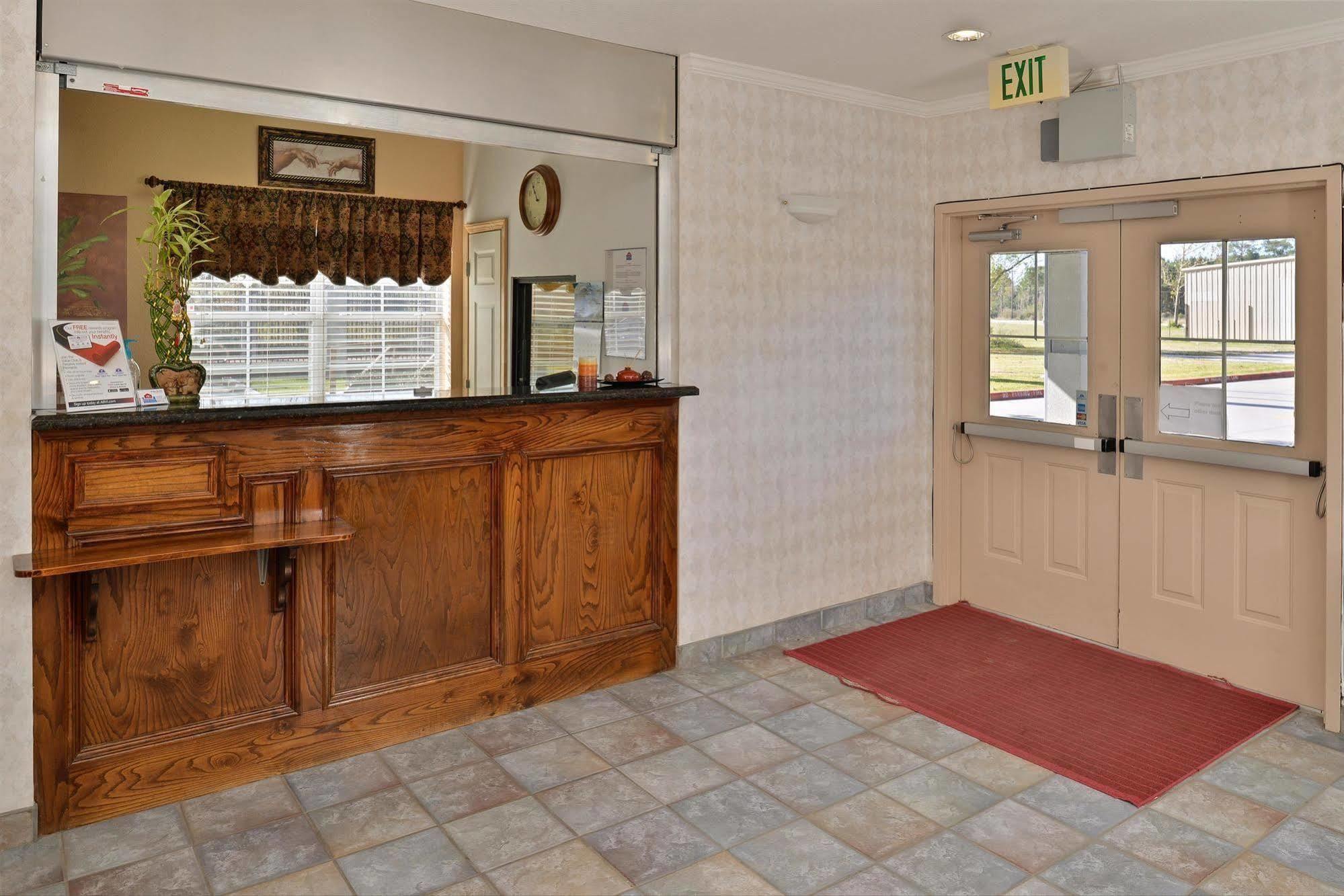 Americas Best Value Inn & Suites-Winnie Exterior photo